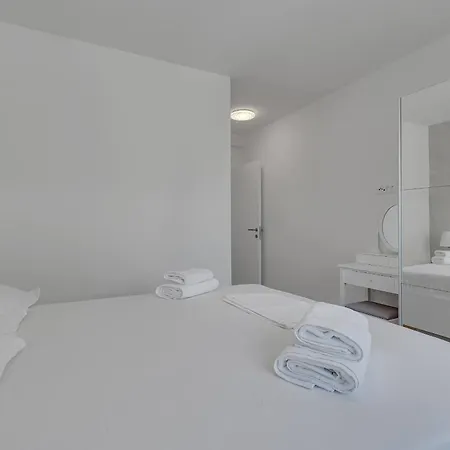 Spectrum * Μακάρσκα